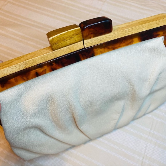 Aldo Cream Clutch with Tortoise Shell and wooden closure Detail - Picture 2 of 7